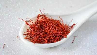 fake saffron can look real 4 simple ways to check kesar purity at home