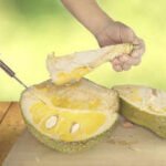 how to cut jackfruit without sticky hands