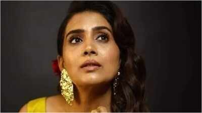 1789293365 deepika 3