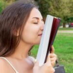 psychology explains that people who smell books before reading them do not do it just for fun its fading history pulling us towards it