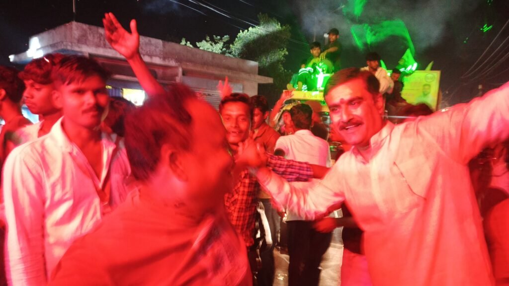 रायगढ़ में मां दुर्गा के आगमन पर निकली भव्य रैली, भक्तिमय माहौल से गूंजा शहर 2 1000003479