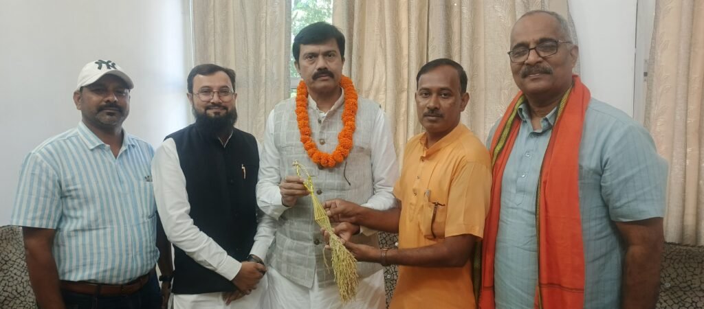 रायगढ़ आगमन पर भाजपा अल्पसंख्यक मोर्चा के प्रदेश अध्यक्ष व हज कमेटी के प्रदेश अध्यक्ष का हुआ भव्य स्वागत। 1 1000003831