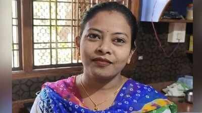 a homemaker in odisha learned to raise fish in cages inside the hirakud reservoir image credits ians