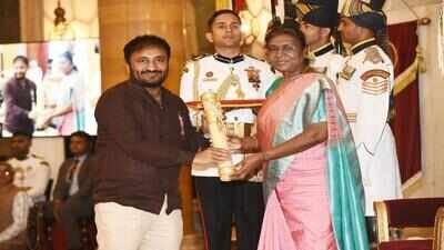 anand receiving padma shree