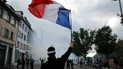 frances debt taxes and borrowing costs rise as economic growth slows