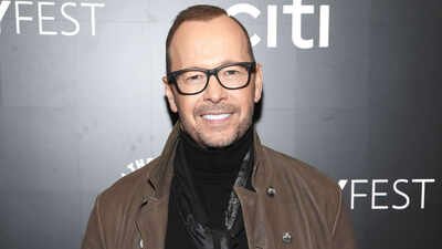 god is good new kids on the block singer donnie wahlberg thanks pilots after private jet carrying singer and his team runs out of runway and crashes into las vegas airport fence