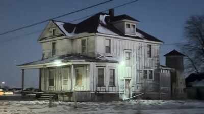 in 2026 a house in plainfield illinois went viral for flashing sos signals