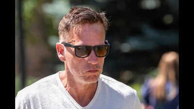peter thiel takes a dig at apple